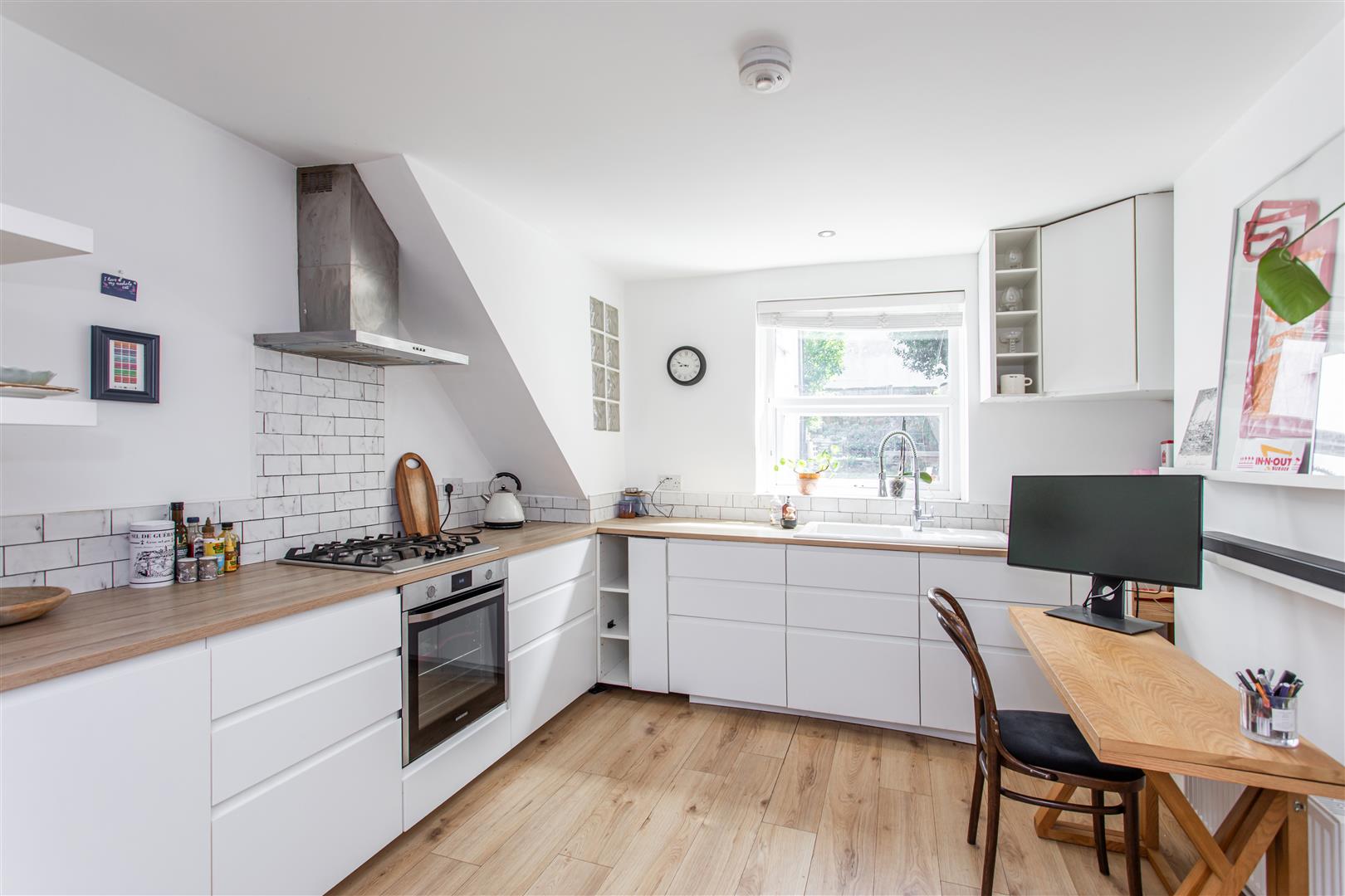 1 bed property in Copenhagen Place, Limehouse